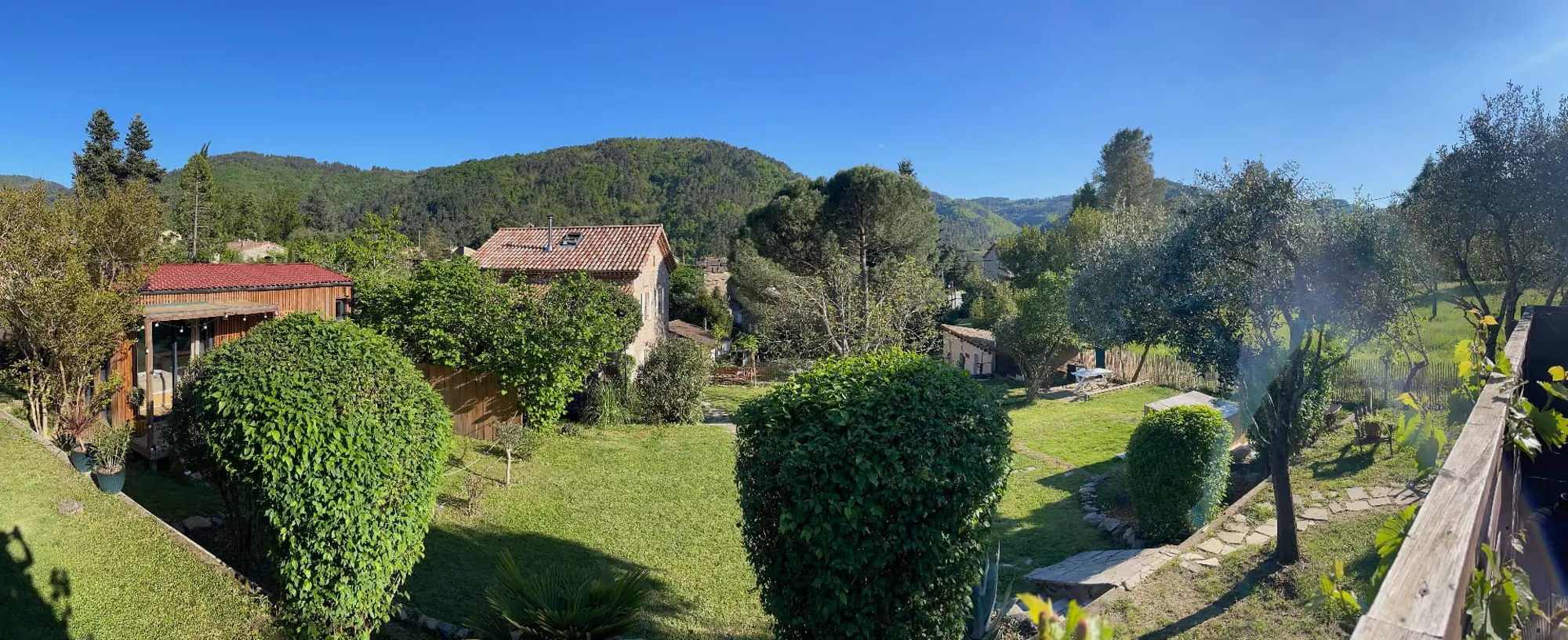 Vue panoramique du domaine des Lodges de Praly